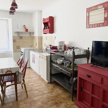 Studio En Rez-De-Chaussee Tout Equipe Jullianges Ngoại thất bức ảnh
